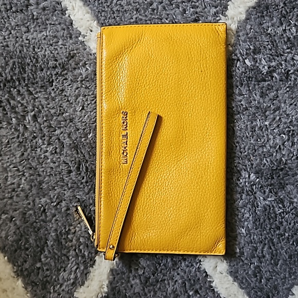 MICHAEL Michael Kors Handbags - Michael Kors wristlet bag